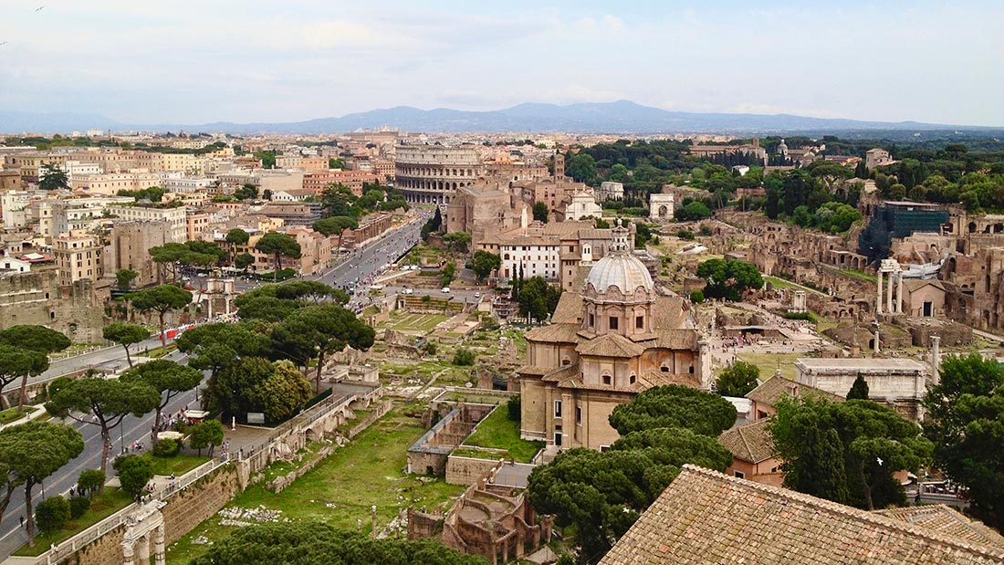 Utsikten fra taket på Il Vittoriano i Roma