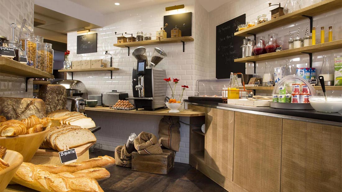 Frokost på Le Chat Noir i Paris