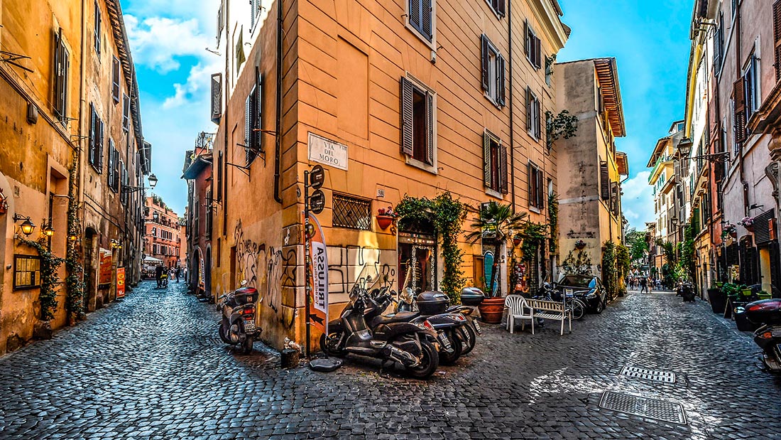Trastevere med sine brostenslagte trange gater.