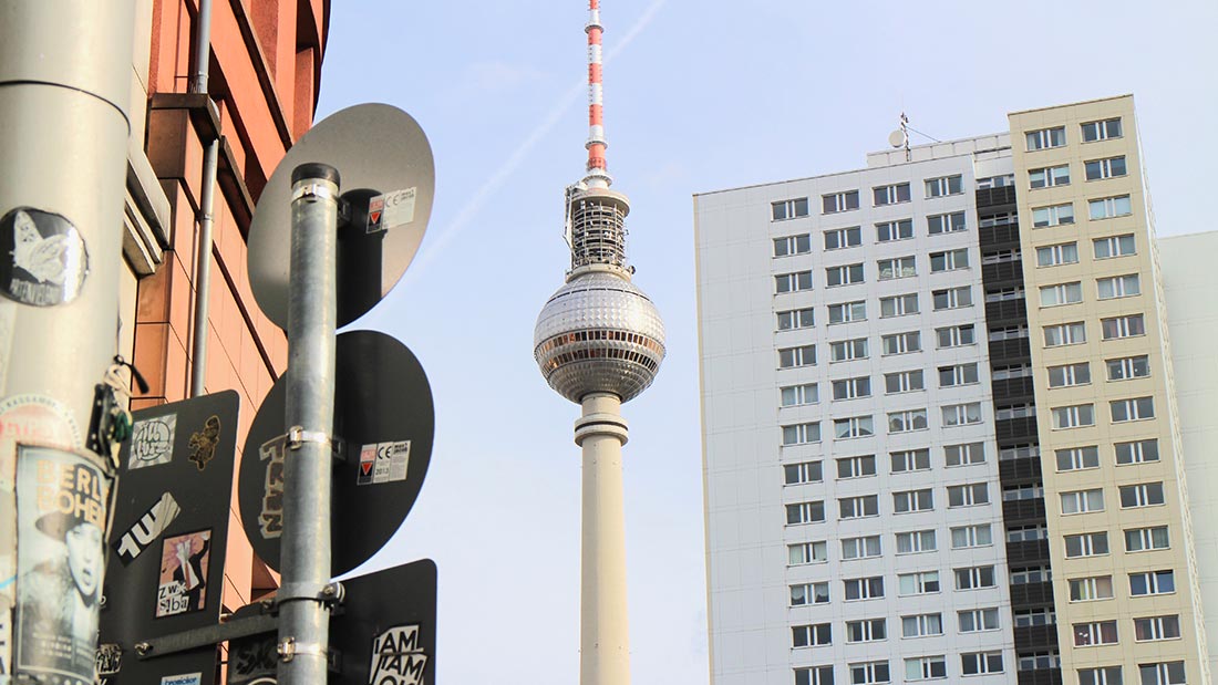 TV-tårnet sett fra Hackescher Markt i Berlin