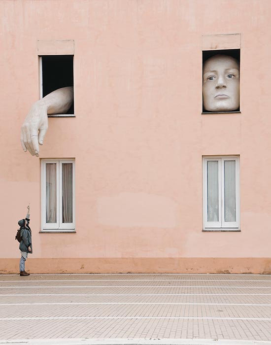 Morsom kunstinstallasjon i Sevilla